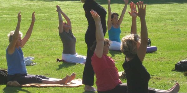 Yoga im Park 6